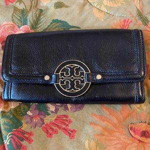 Tory Burch Amanda Envelope Black Leather Wallet